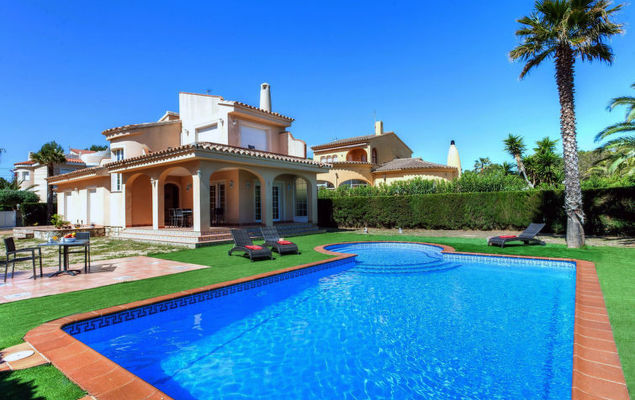Villa Caleta - Photo 1