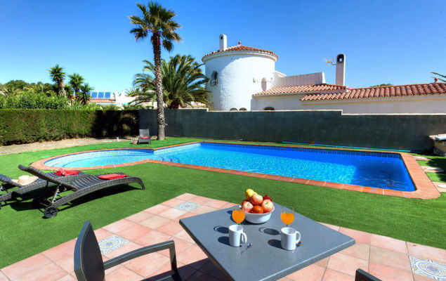 Villa Caleta - Photo 2